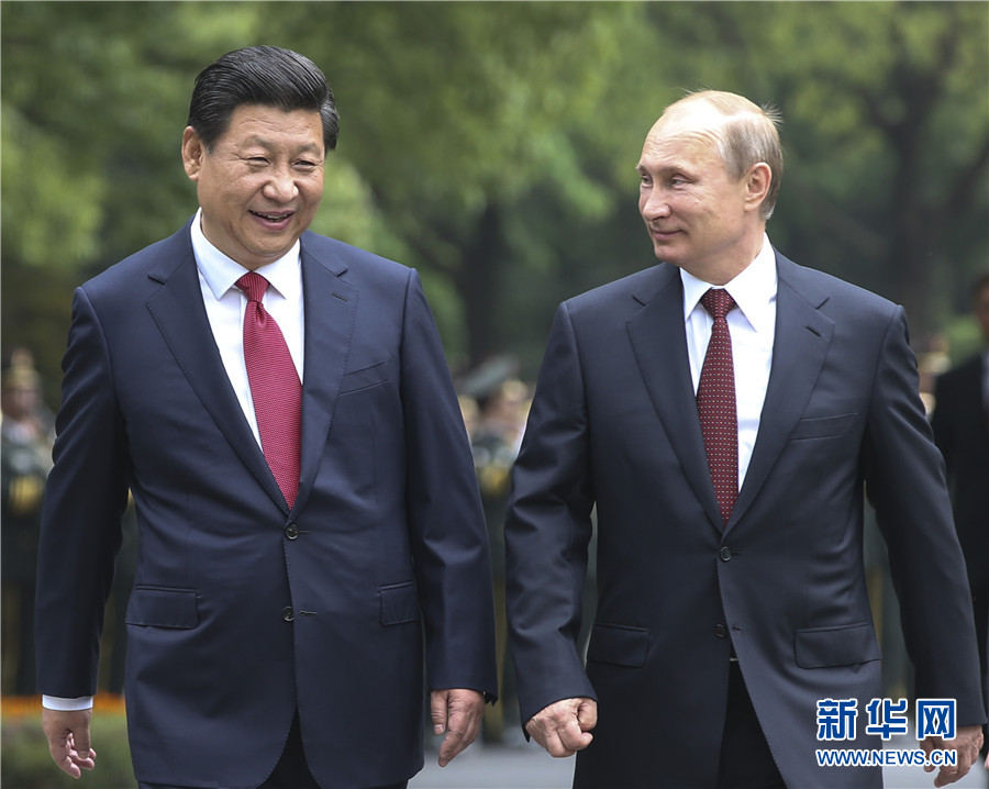 這是會談前,習(xí)近平在上海西郊會議中心廣場為普京舉行歡迎儀式。新華社記者 蘭紅光 攝 這是會談前,習(xí)近平在上海西郊會議中心廣場為普京舉行歡迎儀式。新華社記者 蘭紅光 攝