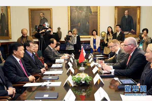 6月13日，中共中央政治局常委、中央書記處書記劉云山在赫爾辛基會見芬蘭議長海內盧奧馬。 新華社記者姚大偉攝