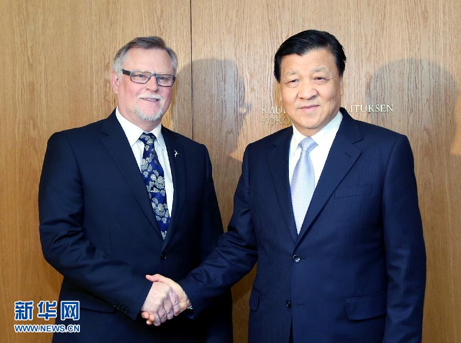 6月14日，中共中央政治局常委、中央書記處書記劉云山在芬蘭羅瓦涅米會見羅瓦涅米市長羅特沃寧。 新華社記者姚大偉攝