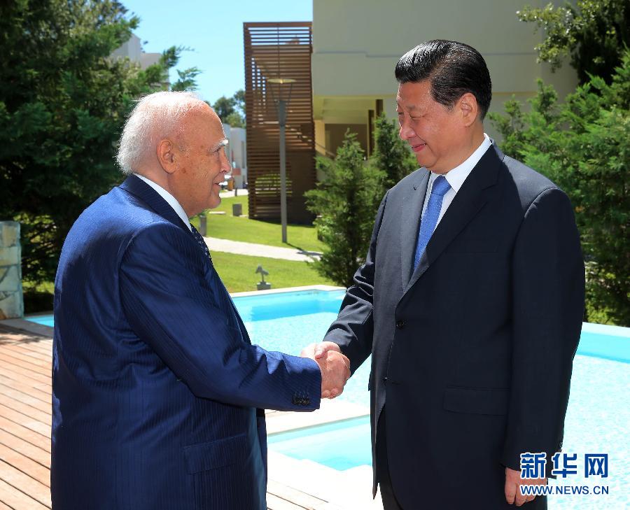 7月13日，中國國家主席習近平在希臘羅德島會見希臘總統帕普利亞斯。 新華社記者 蘭紅光 攝