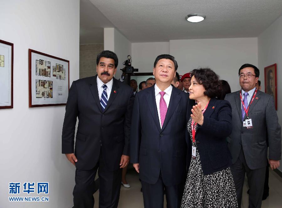 當地時間7月21日，國家主席習近平在委內瑞拉總統馬杜羅陪同下在加拉加斯參觀蒂烏娜社會住房項目。 新華社記者 蘭紅光 攝