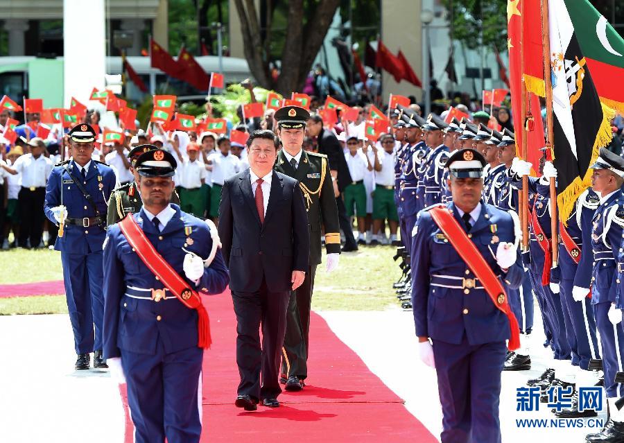 9月15日，國家主席習近平同馬爾代夫總統亞明在馬累舉行會談。會談前，亞明在共和國廣場為習近平舉行歡迎儀式。 新華社記者 馬占成 攝 