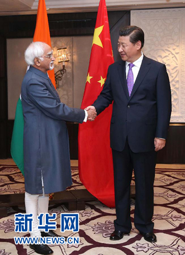 9月18日，國家主席習近平在新德里會見印度副總統兼聯邦院議長安薩里。 新華社記者 龐興雷 攝