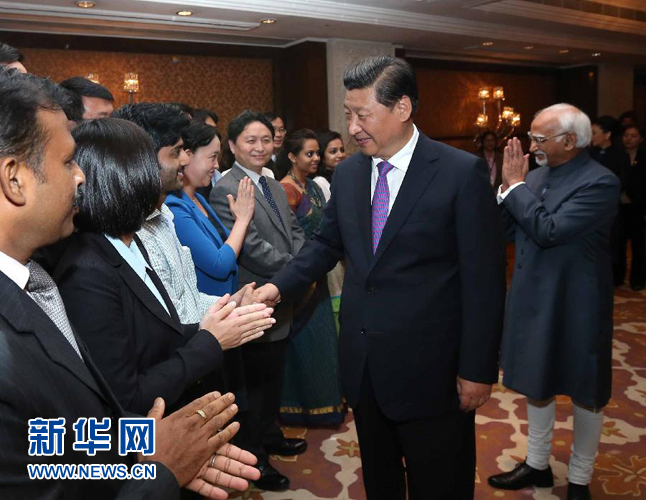 9月18日,國家主席習近平在印度世界事務委員會發(fā)表題為《攜手追尋民族復興之夢》的重要演講。演講結束后,習近平接見中印兩國青年代表。新華社記者 龐興雷 攝 9月18日,國家主席習近平在印度世界事務委員會發(fā)表題為《攜手追尋民族復興之夢》的重要演講。演講結束后,習近平接見中印兩國青年代表。新華社記者 龐興雷 攝