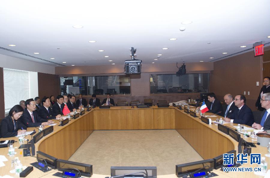 9月23日，出席聯合國氣候峰會的國家主席習近平特使、國務院副總理張高麗在紐約聯合國總部會見法國總統奧朗德。 新華社記者 王曄 攝