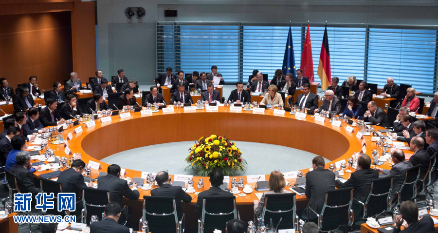 10月10日，中國(guó)國(guó)務(wù)院總理李克強(qiáng)在柏林與德國(guó)總理默克爾共同主持第三輪中德政府磋商。 新華社記者 李學(xué)仁 攝 