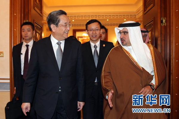 11月6日，正在巴林進(jìn)行正式友好訪問的全國政協(xié)主席俞正聲在麥納麥會見巴林王儲薩勒曼。 新華社記者劉衛(wèi)兵攝