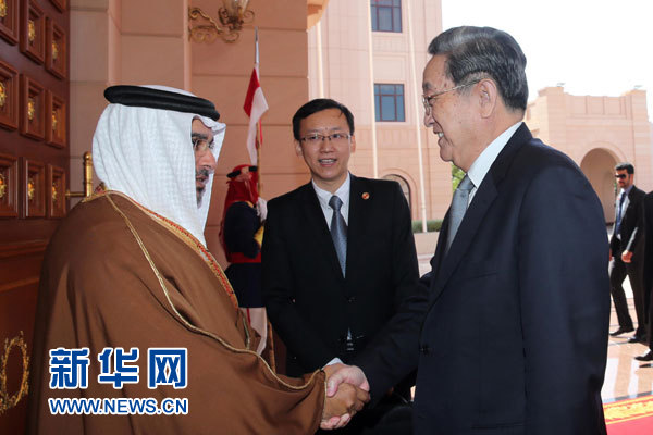 11月6日，正在巴林進(jìn)行正式友好訪問的全國政協(xié)主席俞正聲在麥納麥會見巴林王儲薩勒曼。 新華社記者劉衛(wèi)兵攝