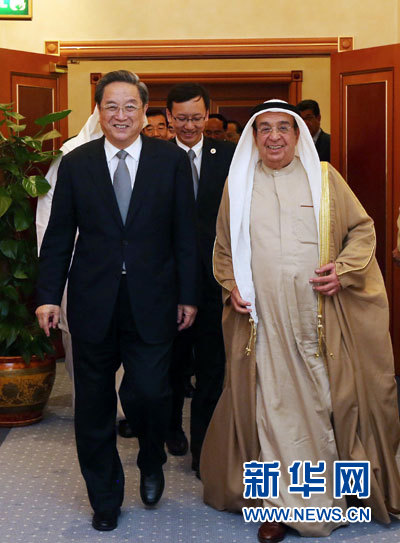 11月6日，正在巴林進(jìn)行正式友好訪問的全國政協(xié)主席俞正聲在麥納麥會見巴林副首相穆罕默德。 新華社記者劉衛(wèi)兵攝