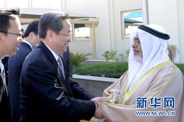 11月6日，正在巴林進(jìn)行正式友好訪問的全國政協(xié)主席俞正聲在麥納麥會見巴林國民議會議長兼眾議長扎赫拉尼。 新華社記者 張鐸 攝
