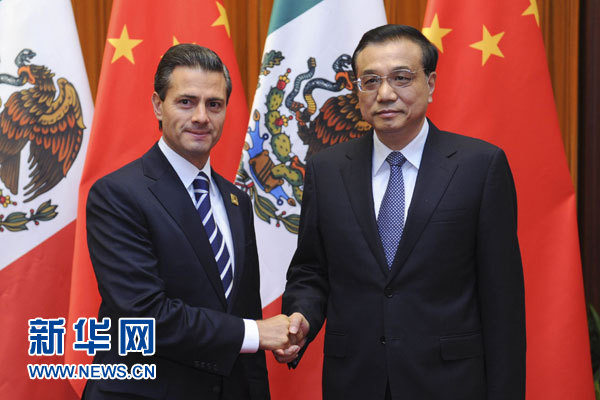 11月11日,國務院總理李克強在北京人民大會堂會見來華進行國事訪問并出席亞太經合組織第二十二次領導人非正式會議的墨西哥總統培尼亞。新華社記者張鐸攝 11月11日,國務院總理李克強在北京人民大會堂會見來華進行國事訪問并出席亞太經合組織第二十二次領導人非正式會議的墨西哥總統培尼亞。新華社記者張鐸攝