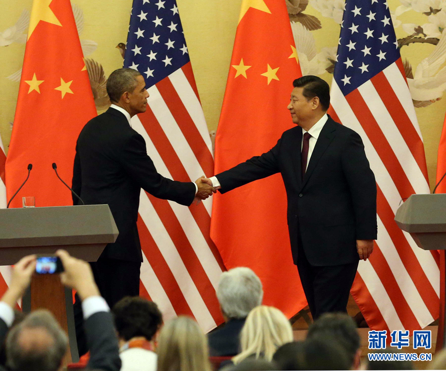 11月12日,國家主席習近平在北京人民大會堂與來訪的美國總統(tǒng)奧巴馬舉行會談后,共同會見記者。 新華社記者 劉衛(wèi)兵 攝 11月12日,國家主席習近平在北京人民大會堂與來訪的美國總統(tǒng)奧巴馬舉行會談后,共同會見記者。 新華社記者 劉衛(wèi)兵 攝