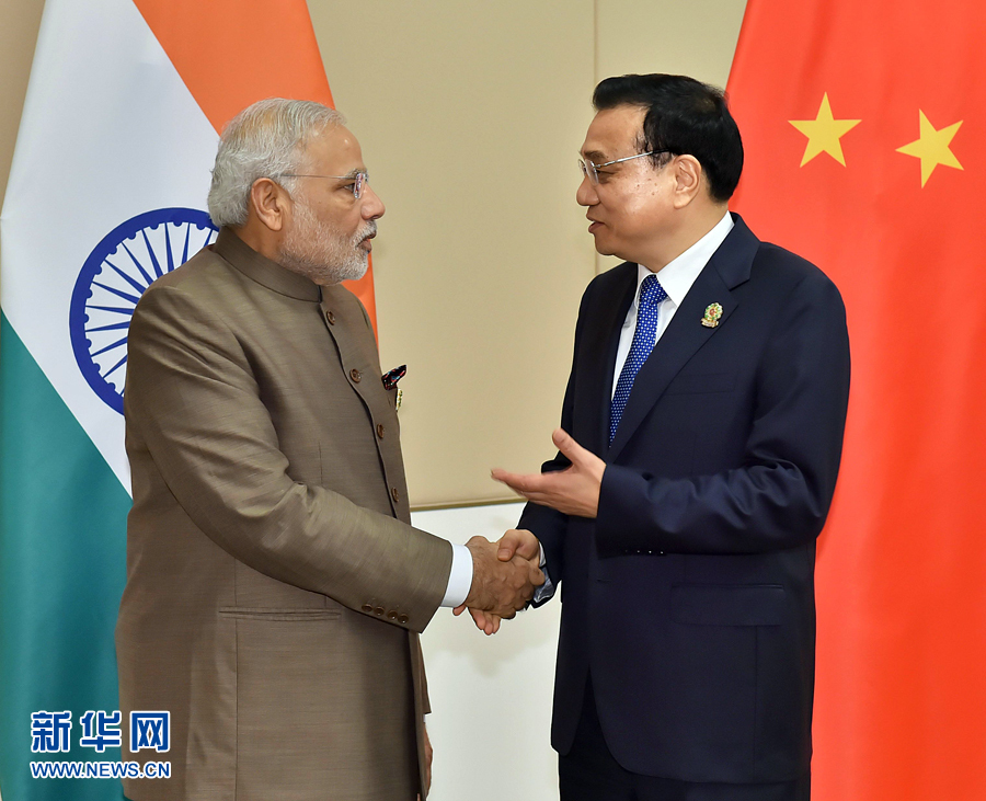 11月13日,中國國務(wù)院總理李克強(qiáng)在緬甸內(nèi)比都會見印度總理莫迪。 新華社記者 李濤 攝 11月13日,中國國務(wù)院總理李克強(qiáng)在緬甸內(nèi)比都會見印度總理莫迪。 新華社記者 李濤 攝