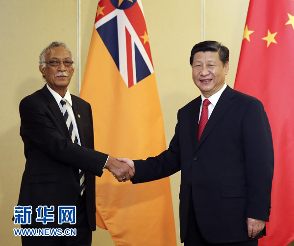 11月22日,國家主席習近平在斐濟楠迪會見紐埃總理塔拉吉。新華社記者姚大偉攝 11月22日,國家主席習近平在斐濟楠迪會見紐埃總理塔拉吉。新華社記者姚大偉攝