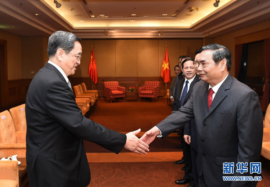 12月25日至27日，中共中央政治局常委、全國政協(xié)主席俞正聲對越南進(jìn)行正式訪問。這是12月25日，俞正聲在河內(nèi)會(huì)見越共中央書記處常務(wù)書記黎鴻英。 新華社記者劉建生攝