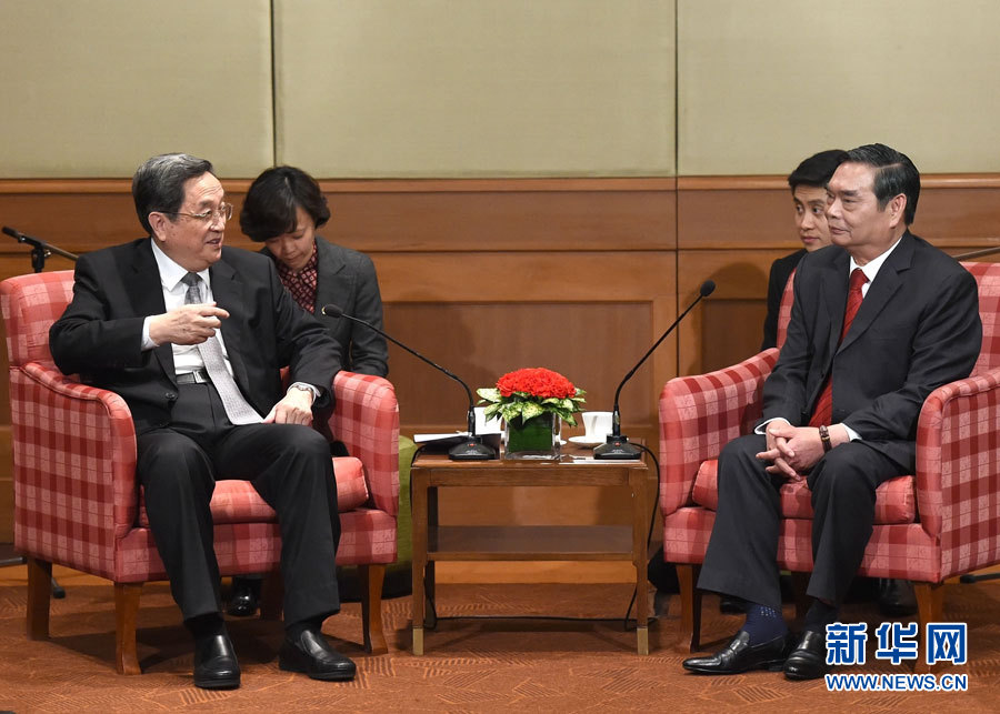 12月25日至27日，中共中央政治局常委、全國政協(xié)主席俞正聲對越南進(jìn)行正式訪問。這是12月25日，俞正聲在河內(nèi)會(huì)見越共中央書記處常務(wù)書記黎鴻英。 新華社記者劉建生攝