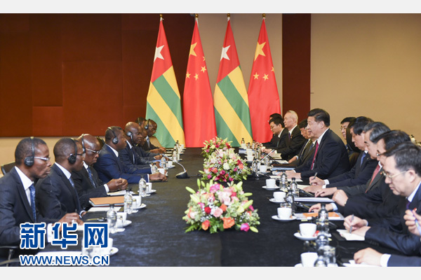 12月3日，國家主席習近平在約翰內斯堡會見多哥總統福雷。新華社記者 謝環馳 攝 