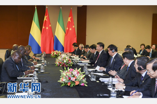 12月3日，國家主席習(xí)近平在約翰內(nèi)斯堡會見加蓬總統(tǒng)邦戈。新華社記者 謝環(huán)馳 攝 