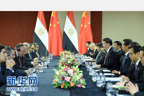 12月4日,國家主席習近平在約翰內斯堡會見埃及總理伊斯梅爾。新華社記者 張鐸 攝 12月4日,國家主席習近平在約翰內斯堡會見埃及總理伊斯梅爾。新華社記者 張鐸 攝