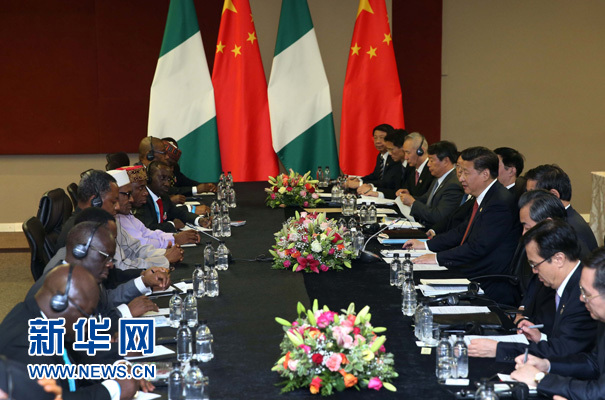 12月4日,國家主席習近平在約翰內斯堡會見尼日利亞總統布哈里。 新華社記者 龐興雷 攝 12月4日,國家主席習近平在約翰內斯堡會見尼日利亞總統布哈里。 新華社記者 龐興雷 攝