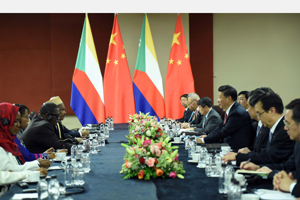 12月4日,國家主席習(xí)近平在約翰內(nèi)斯堡會(huì)見科摩羅總統(tǒng)伊基利盧。 新華社記者 張鐸 攝
12月4日,國家主席習(xí)近平在約翰內(nèi)斯堡會(huì)見科摩羅總統(tǒng)伊基利盧。 新華社記者 張鐸 攝