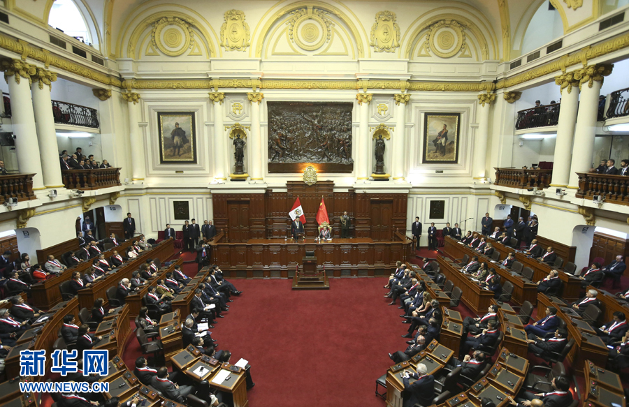 11月21日，國家主席習(xí)近平在秘魯國會(huì)發(fā)表題為《同舟共濟(jì)、揚(yáng)帆遠(yuǎn)航，共創(chuàng)中拉關(guān)系美好未來》的重要演講。 新華社記者 龐興雷 攝