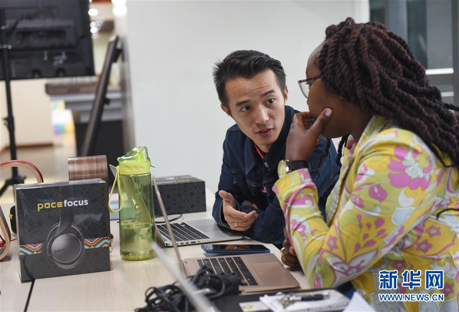 （國際&middot;中非合作論壇&middot;圖文互動）（3）他把耳機賣到肯尼亞總統府&mdash;&mdash;記在非洲當創客的中國青年劉鵬