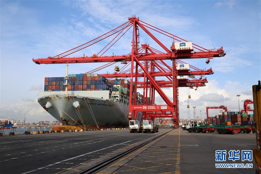 （國際&middot;圖文互動）（1）&ldquo;一帶一路&rdquo;乘長風　時隔四年又重逢&mdash;&mdash;記&ldquo;中遠荷蘭&rdquo;號再次停靠科倫坡港