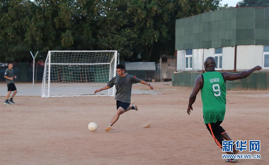 (國際·圖文互動)(4)拳拳赤子心 悠悠藍盔情——記中國赴蘇丹達爾富爾維和部隊度中秋和國慶佳節
