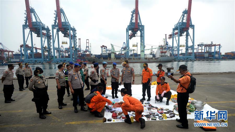 (國際)(3)印尼:失事客機未發生空中爆炸 已打撈起部分遇難者遺體