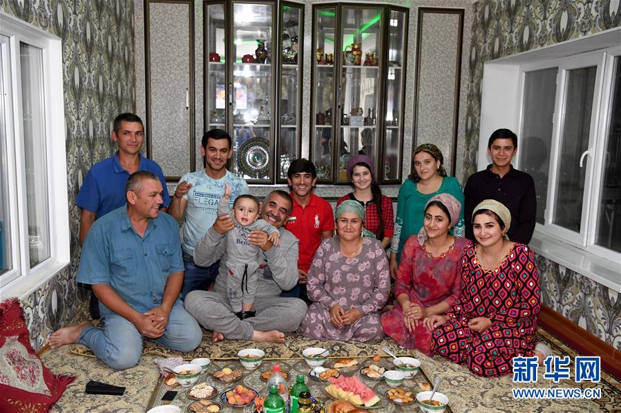 (國(guó)際·圖文互動(dòng))(2)通訊:“學(xué)習(xí)中文為我?guī)?lái)意想不到的發(fā)展機(jī)遇”——記一名“90后”塔吉克斯坦青年的圓夢(mèng)之路