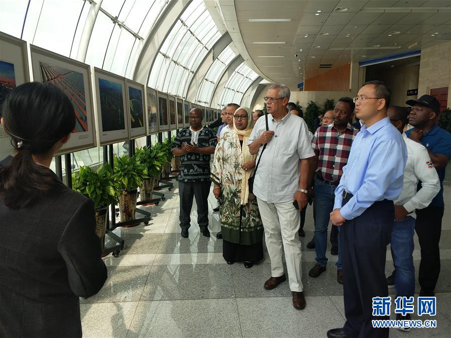 (圖文互動)(4)多國駐日內瓦外交官走訪新疆稱贊經濟發展社會和諧