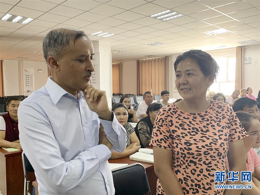 （圖文互動(dòng)）（2）多國(guó)駐華使節(jié)參訪新疆：中國(guó)反恐、去極端化經(jīng)驗(yàn)值得學(xué)習(xí)借鑒