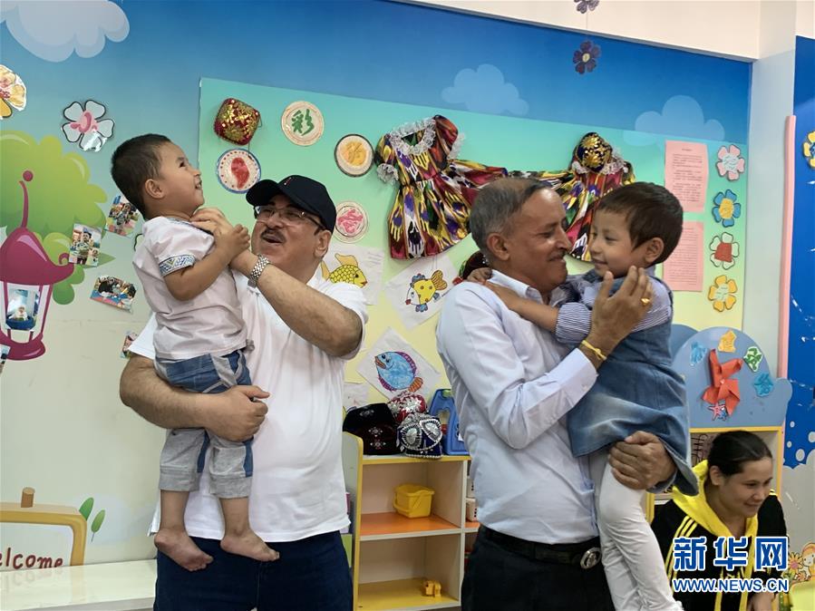 （圖文互動(dòng)）（3）多國(guó)駐華使節(jié)參訪新疆：中國(guó)反恐、去極端化經(jīng)驗(yàn)值得學(xué)習(xí)借鑒