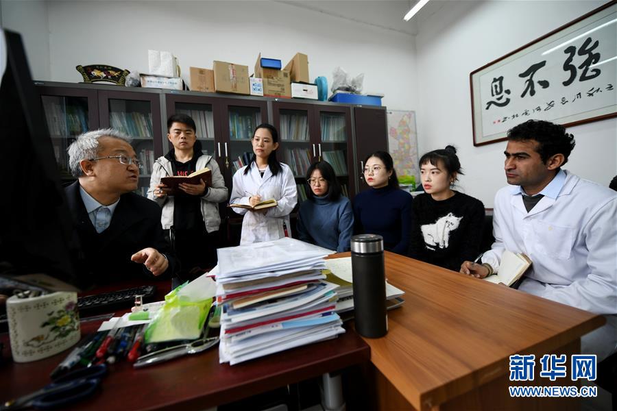 （在習(xí)近平新時代中國特色社會主義思想指引下&mdash;&mdash;新時代新作為新篇章&middot;總書記關(guān)切開放事&middot;圖文互動）（1）來中國&ldquo;學(xué)種地&rdquo;的&ldquo;洋學(xué)生&rdquo;