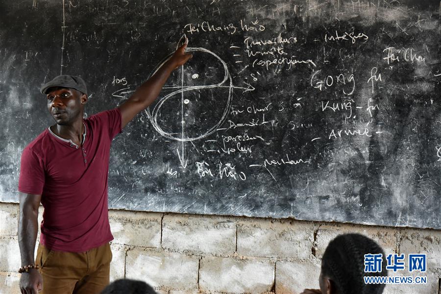 （國際&middot;圖文互動(dòng)）（5）通訊：&ldquo;我也曾混跡街頭，終于靠習(xí)武自立&rdquo;&mdash;&mdash;喀麥隆人姆巴的武術(shù)情緣