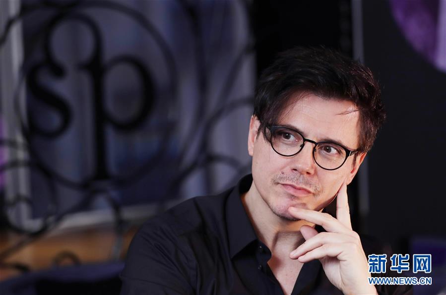 （國際&middot;圖文互動）（3）通訊：手牽手，我們共同驅散陰霾&mdash;&mdash;法國音樂人創作抗疫歌曲背后的故事