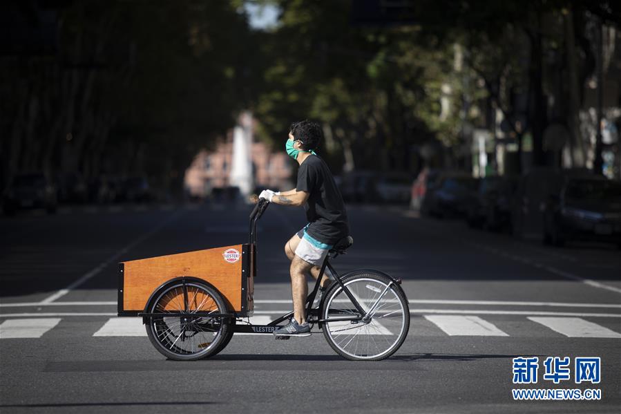 (國(guó)際疫情·圖文互動(dòng))(1)阿根廷防疫措施嚴(yán)格 民眾支持聲中有擔(dān)憂