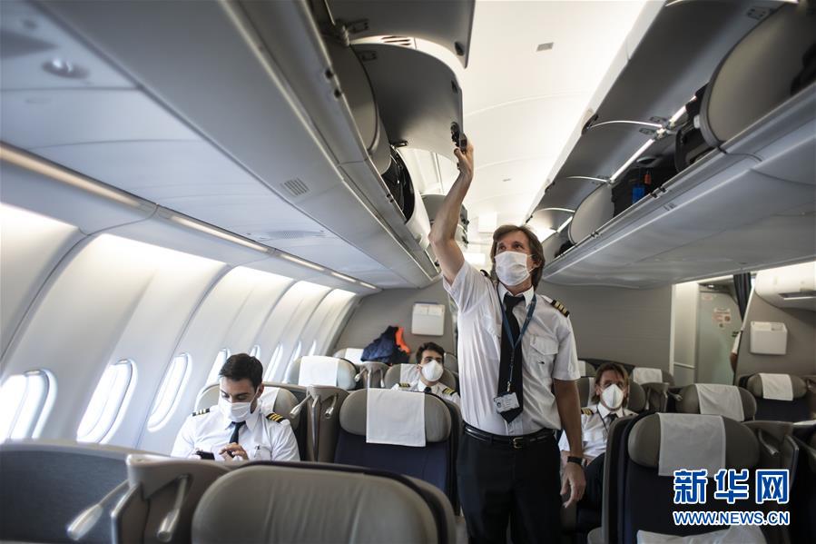 (圖文互動·國際疫情)(4)通訊:3.8萬公里的航程 跨越大洋的情誼——記阿根廷從中國運載防疫物資