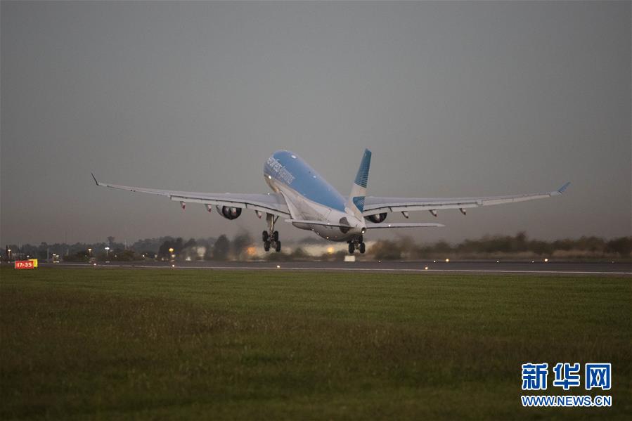 (圖文互動·國際疫情)(6)通訊:3.8萬公里的航程 跨越大洋的情誼——記阿根廷從中國運載防疫物資