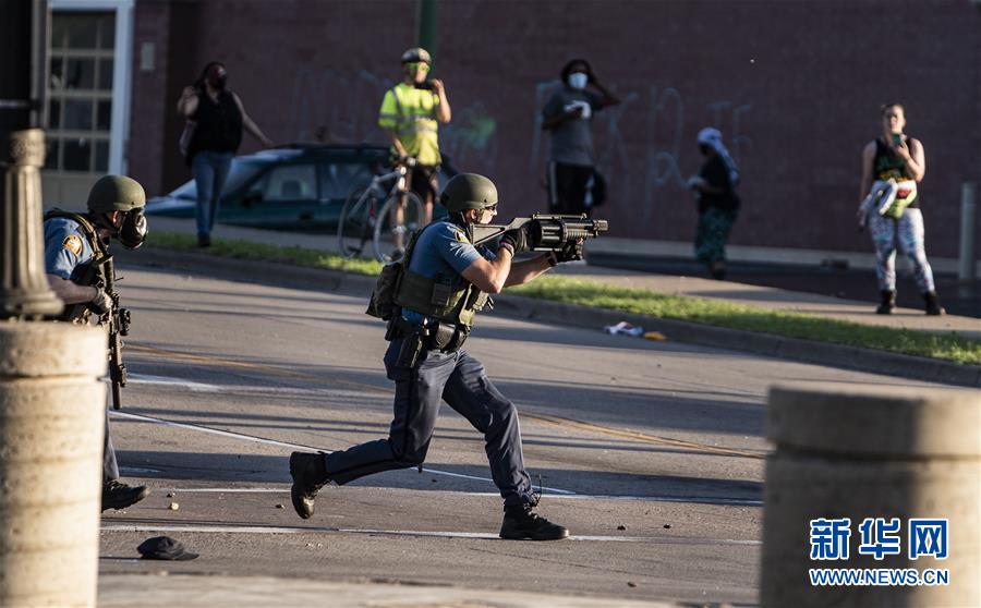 (國際)(1)美國警察執法動作不當致一名非裔男子死亡 引發大規模抗議