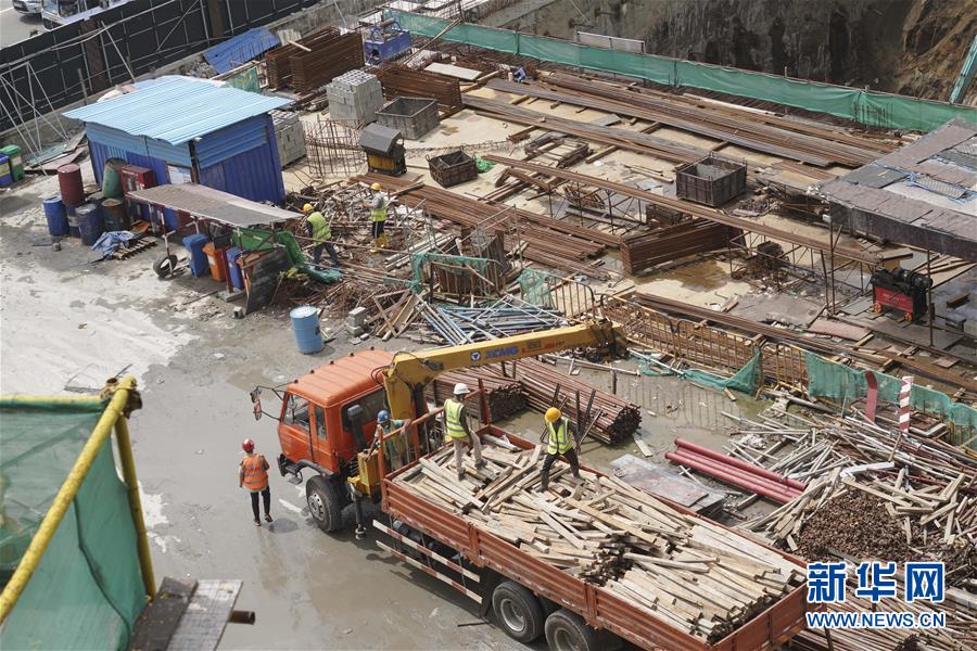 (國際·圖文互動)(1)中國港灣科倫坡房建項目復工目擊記