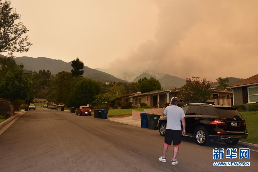 (國(guó)際)(3)美國(guó)加州山火持續(xù)燃燒