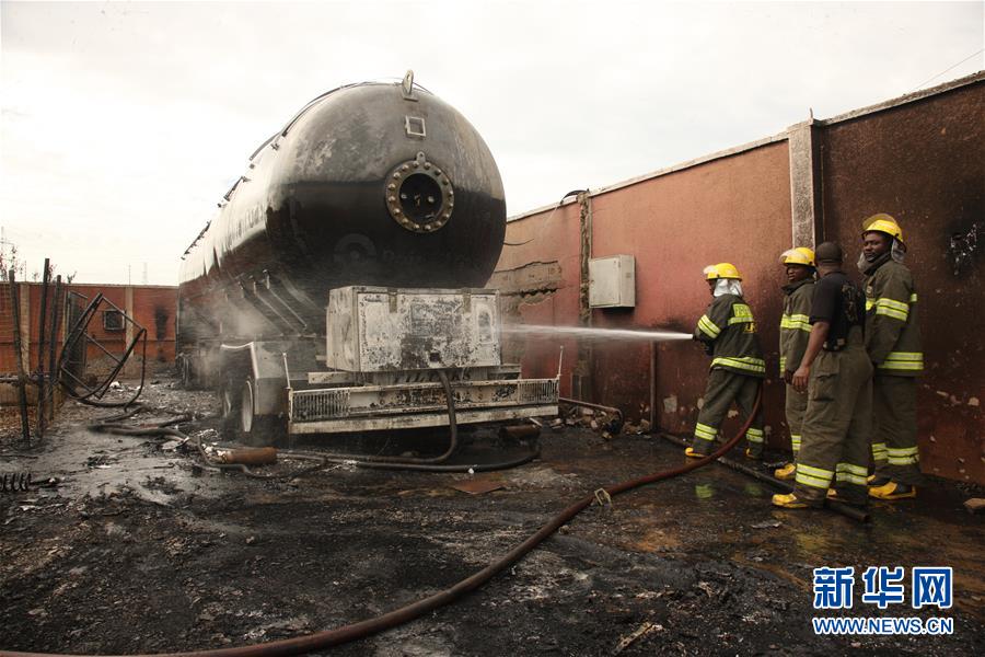 （國(guó)際&middot;圖文互動(dòng)）（3）尼日利亞南部一燃?xì)庹颈ㄖ轮辽?人死亡