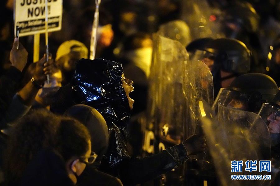 (國際)(1)美國費城警察槍殺黑人引發抗議沖突約30名警察受傷
