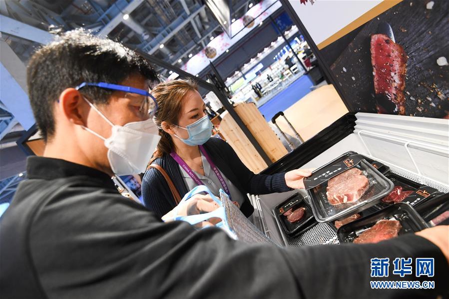 (第三屆進博會·圖文互動)(6)全球“寶藏級”美食薈萃——進博會食品及農(nóng)產(chǎn)品館遍藏世間珍饈