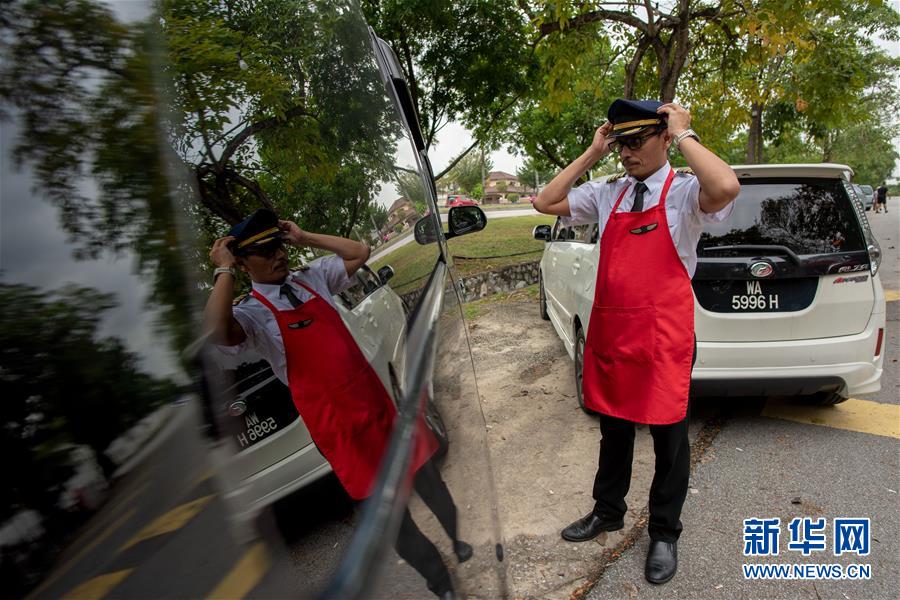 （國際&middot;圖文互動）（1）通訊：前方總有機遇&mdash;&mdash;記馬來西亞一位飛行員疫情下擺攤再就業