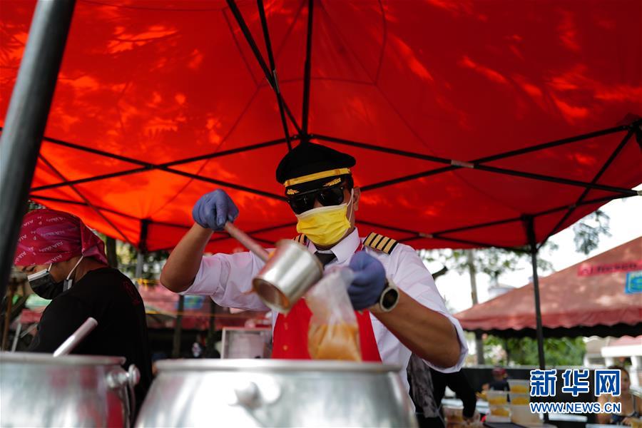 （國際&middot;圖文互動）（6）通訊：前方總有機遇&mdash;&mdash;記馬來西亞一位飛行員疫情下擺攤再就業