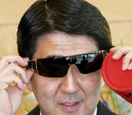 2015，安倍會繼續"暴走"嗎？