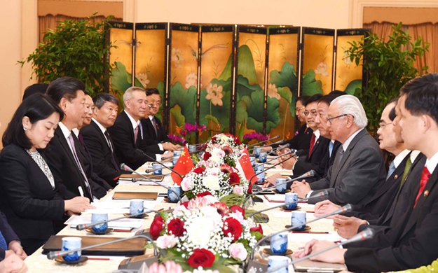 習近平會見新加坡總統